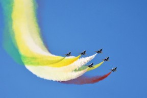 九游娱乐官网 (JIUYOU)-蛙泳新人波兰刷新个人最佳，波浪式蛙泳慢动作视频