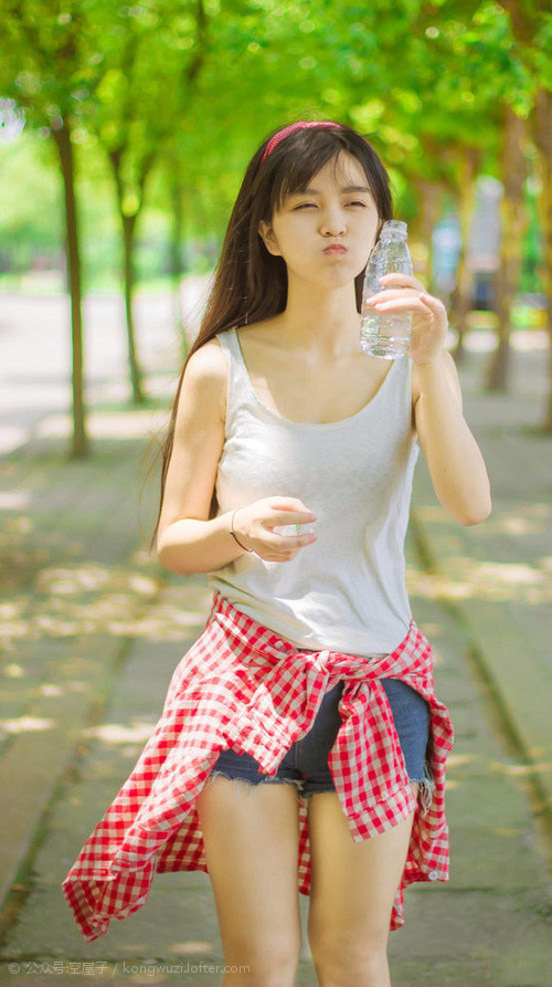 新闻中心提醒公众注意赛事期间交通管制安排，赛事叫停