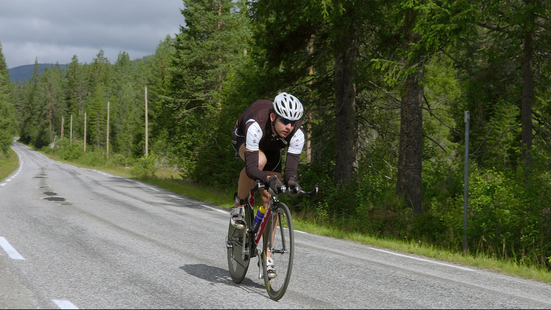 水球比赛摩纳哥女队配合默契,摩纳哥球迷
