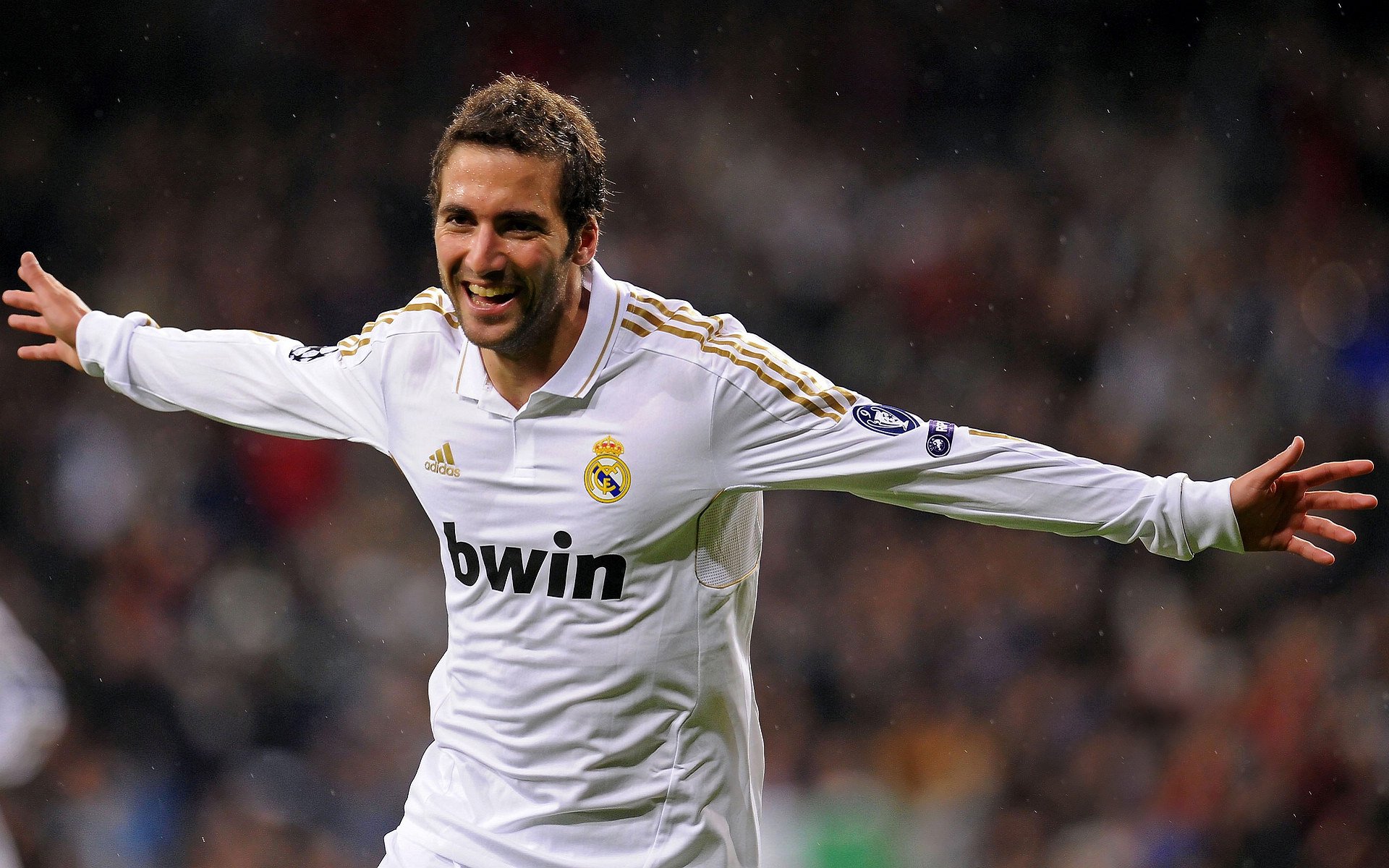 欧冠八强次回合：多特1比1拜仁 总比分2比4出局 赛后球迷仍以掌声送别