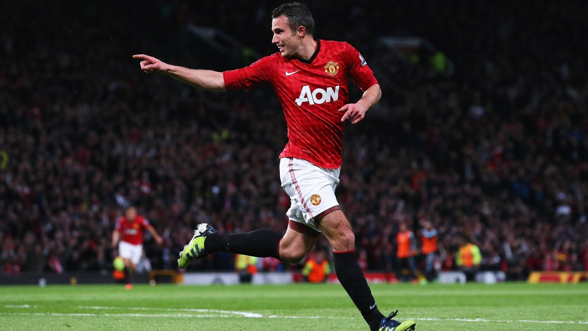 欧冠八强次回合:多特1比1拜仁 总比分2比4出局 赛后球迷仍以掌声送别